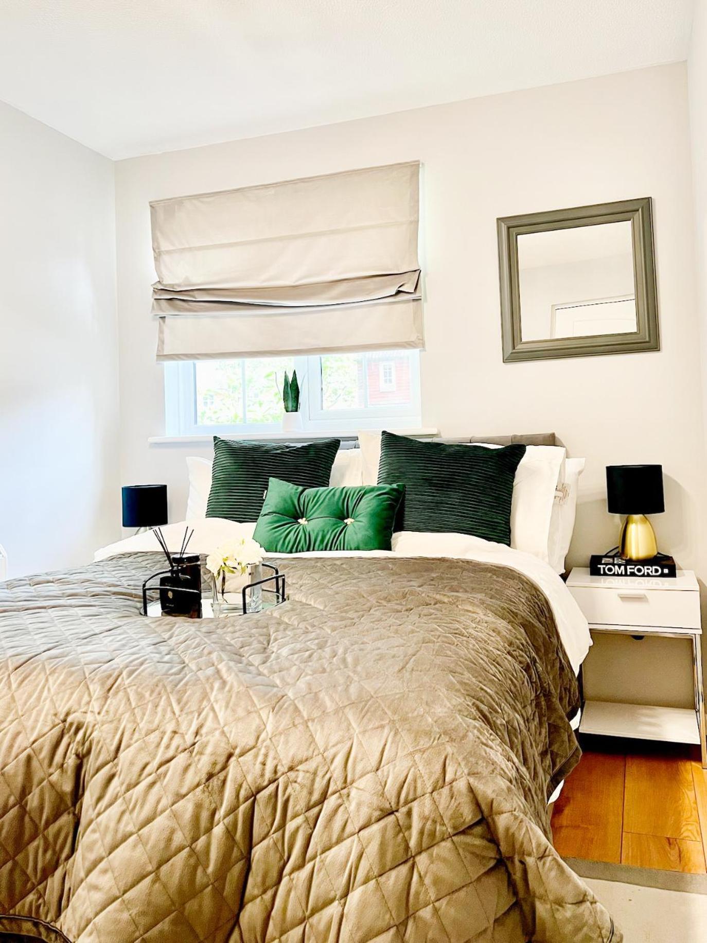 Beautiful Apartment In Beckton With Private Entrance And Garden ロンドン エクステリア 写真