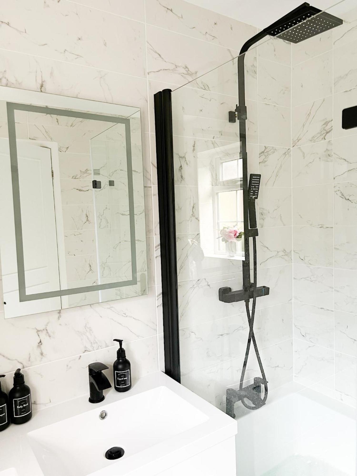 Beautiful Apartment In Beckton With Private Entrance And Garden ロンドン エクステリア 写真