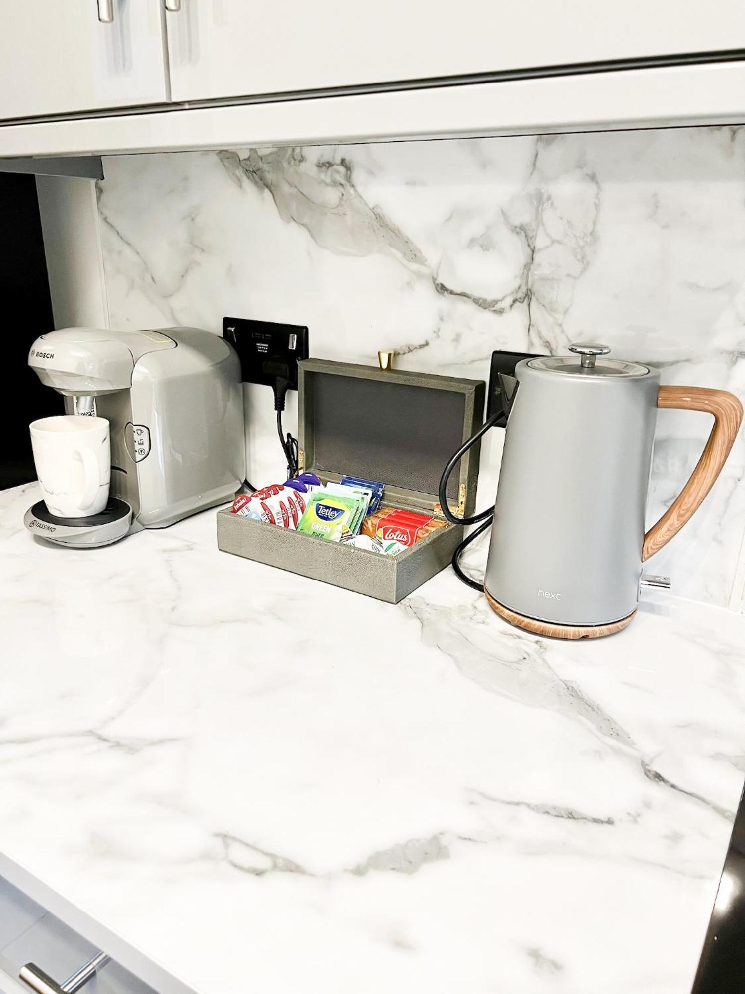 Beautiful Apartment In Beckton With Private Entrance And Garden ロンドン エクステリア 写真
