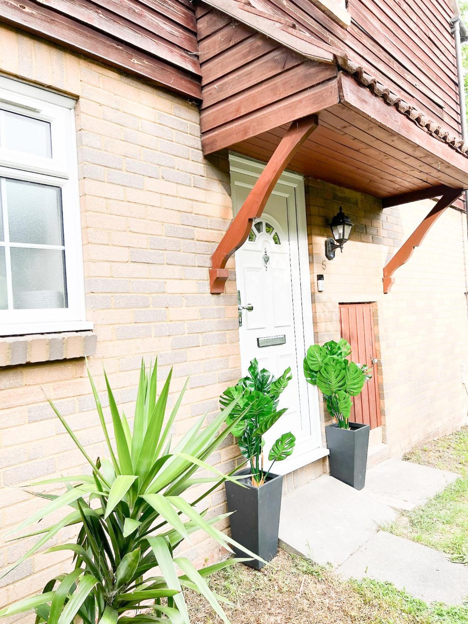 Beautiful Apartment In Beckton With Private Entrance And Garden ロンドン エクステリア 写真