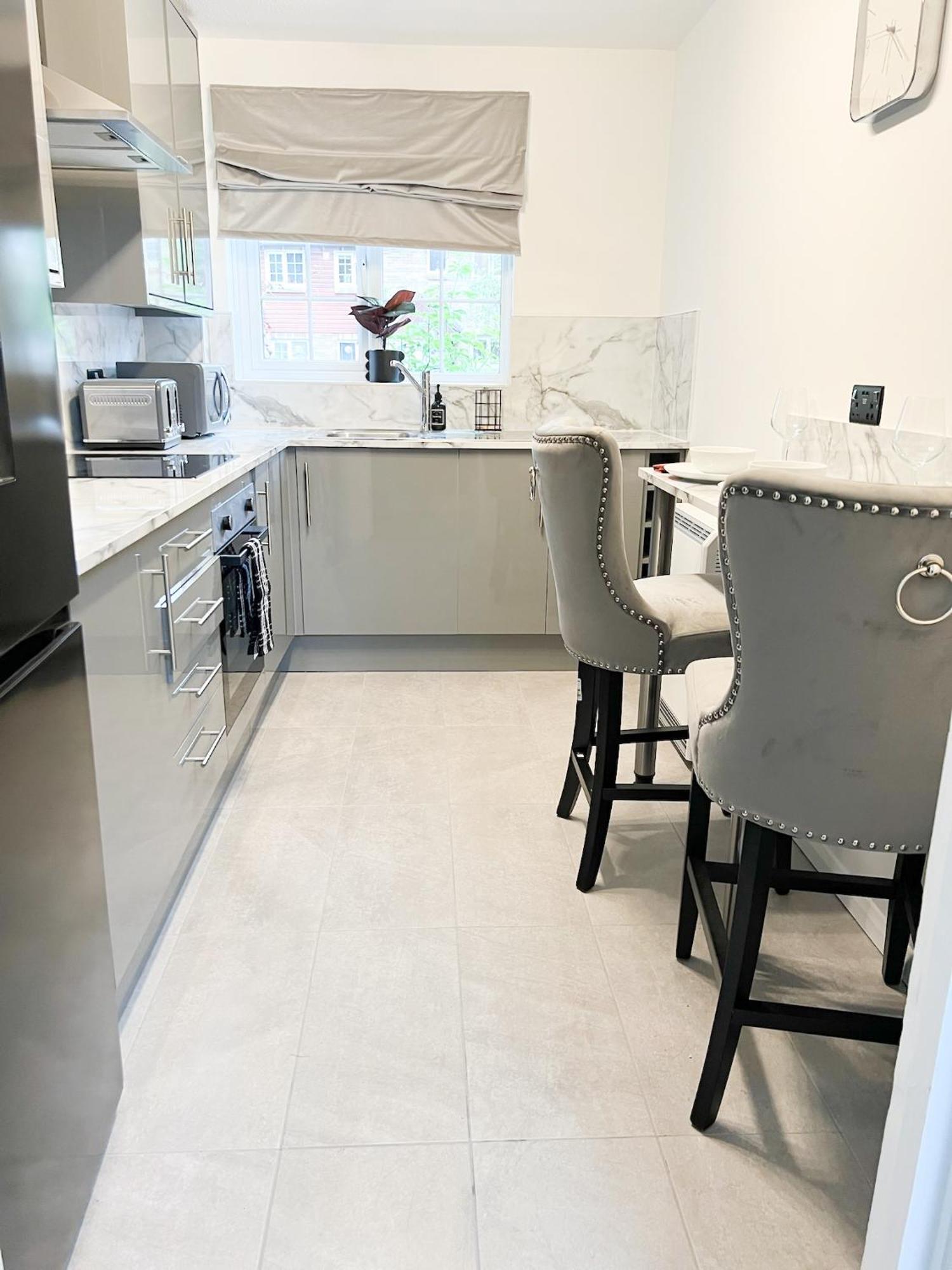 Beautiful Apartment In Beckton With Private Entrance And Garden ロンドン エクステリア 写真